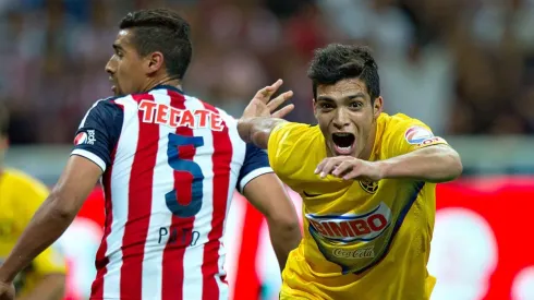 Zapopan, Jalisco, 30 de marzo de 2014. festejo de Raúl Jimenez de America durante el Clásico Nacional correspondiente a la Jornada 13 del torneo Clausura 2014 de la Liga Bancomer MX, entre las Chivas Rayadas del Guadalajara y las Águilas del America, celebrado en el Estadio Omnilife. Foto: Imago7/Sergio Mejía