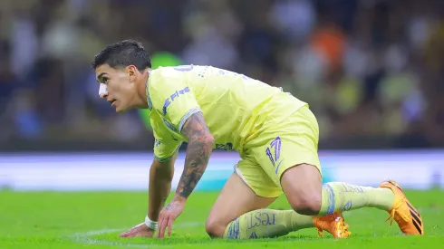 Zendejas salió de cambio en la primera parte