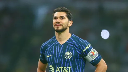 Henry Martín no será arriesgado en caso de presentar molestias por el golpe en la cabeza.