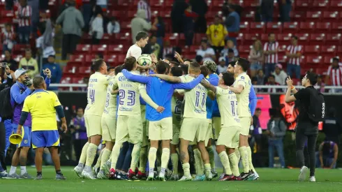 América ha pintado de azulcrema el Akron.