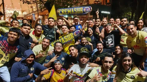 Decenas de americanistas fueron a darle serenata a las Águilas.