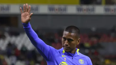 Aquino se despide de América para firmar con su nuevo equipo.