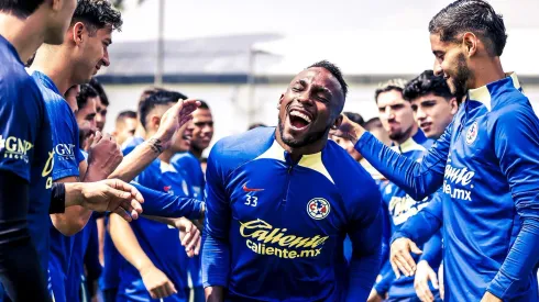 Así fue la llegada de Julián Quiñones a América