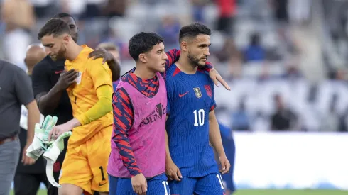 Zendejas consoló a sus compañeros eliminados.