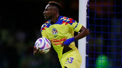 Julián Quiñones va por su segundo tanto con el cuadro azulcrema.