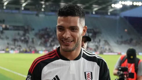 Raúl Jiménez, halagado por un ex-Chivas