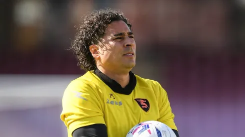 En Italia ven a Guillermo Ochoa como un superhéroe