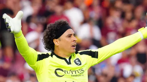 Guillermo Ochoa brilla nuevamente con Salernitana