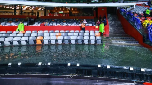 El Estadio Azteca sufrió las inclemencias del clima.