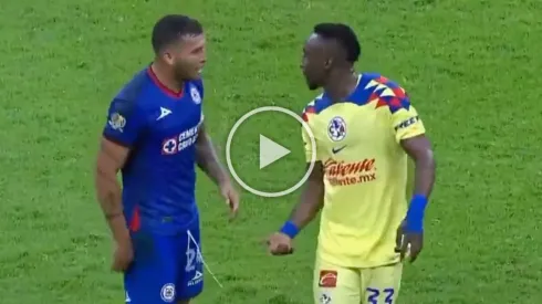 Además del duelo en el partido, también hubo intercambio de palabras.