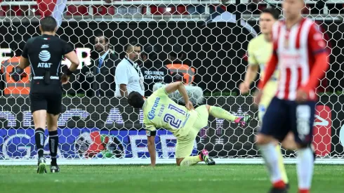 Henry Martín quiere ganar y gustar en el Clásico.