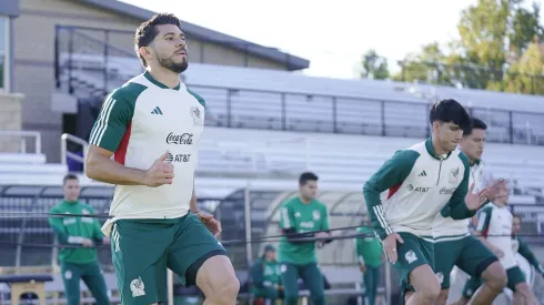Henry Martín y Kevin Álvarez entrenando con el Tri.