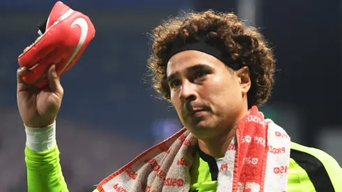 Guillermo Ochoa se destaca con Salernitana.