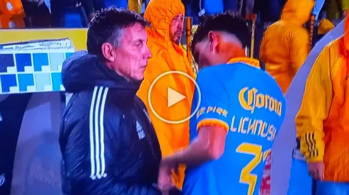 El chileno fue titular ante Tigres, su ex club de la Liga MX.