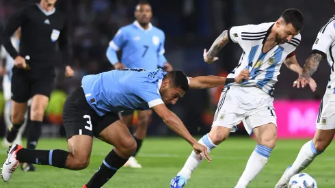 Cáceres fue titular con la Celestes con Argentina.