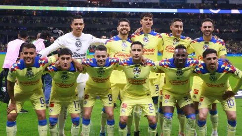 América viajó con plantel completo para enfrentar a Barcelona.