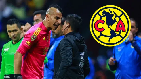 Nahuel no quería dejar el terreno de juego tras la expulsión.