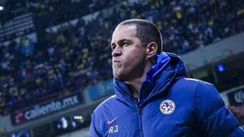 Jardine respaldó a Lara.