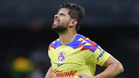 Néstor Araujo la pasa mal en el América.