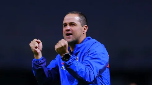 El enorme gesto de Jardine con sus jugadores tras la victoria.