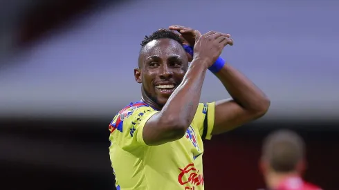 Quiñones RESPONDIÓ a fan y no se dejó.