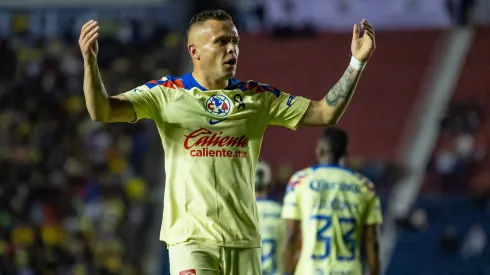 La polémica foto del Cabecita Rodríguez mientras se jugaba el América vs Atlas