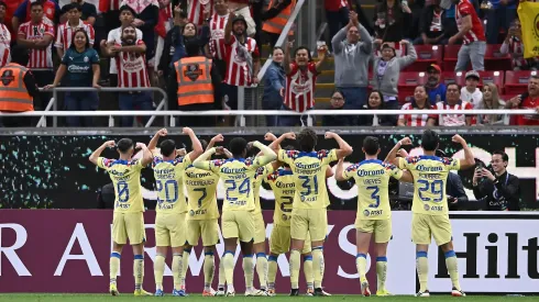 Henry Martín encabezó la celebración del tercer gol de América.