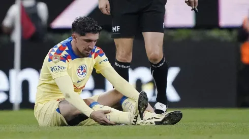 Diego Valdés se retiró lesionado del Clásico Nacional
