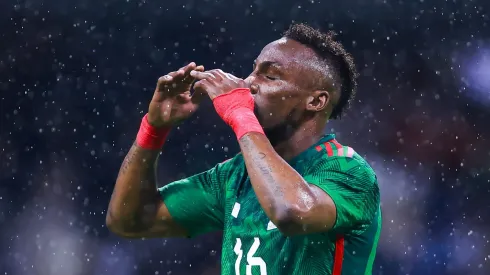 Quiñones fue señalado por no ser mexicano de nacimiento.