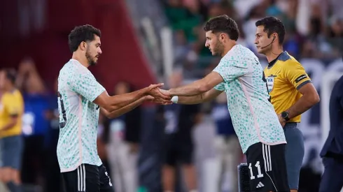 Henry Martín y Santiago Giménez compiten por la titularidad en la Selección Mexicana.