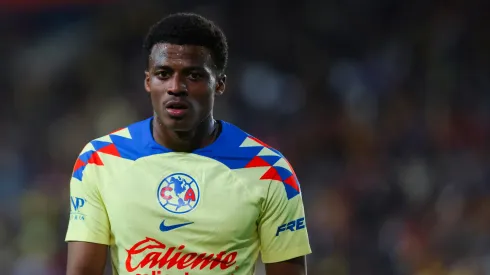 ¿Cuál es el apodo de Javairo Dilrosun en el vestidor del América?