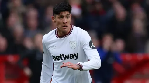 Edson Álvarez suma 10 amarillas en la Premier League