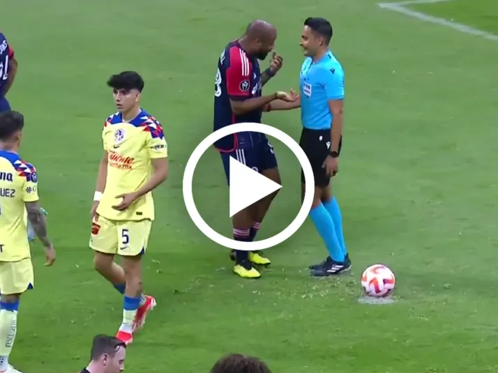 ¿Discusión entre Kevin Álvarez y Brian Rodríguez por el penal ante New England?