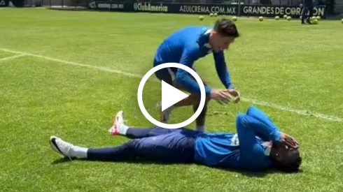 Julián Quiñones deja una graciosa caída en entrenamiento previo al juego ante Toluca