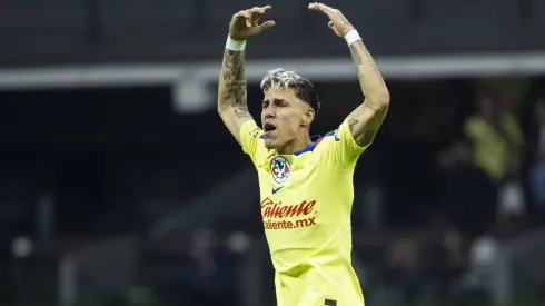 Cristian Calderón espera que América termine sus Clásicos con saldo positivo.