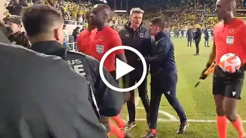 La inédita reacción de Fernando Ortiz con el cuerpo arbitral tras perder ante Columbus