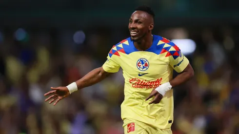 Julián Quiñones con pie y medio fuera de América ante oferta millonaria desde Arabia