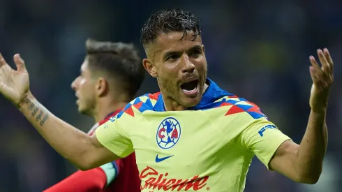 El agradecimiento de dos Santos a la afición.