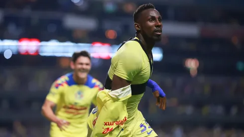 ¿Cuánto ganó América con la venta de Julián Quiñones al futbol árabe?