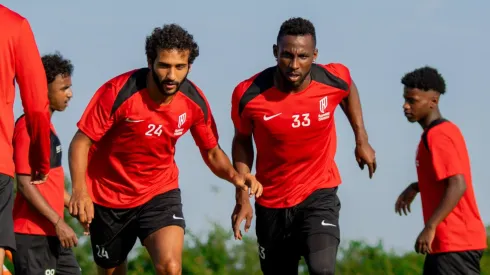 Aubameyang presume foto con Julián Quiñones, su nuevo dupla en Arabia