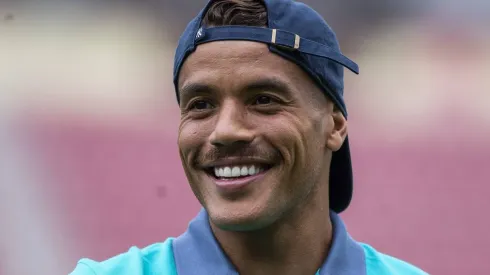 Jonathan dos Santos sorprende a todos.