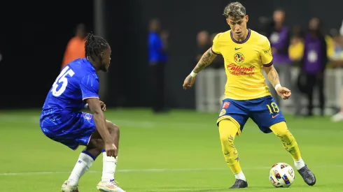 Cristian Calderón pelea por la titularidad en el América