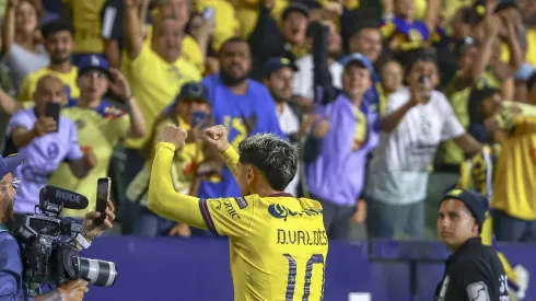 Diego Valdés ilusiona a los fans con su mejor nivel.