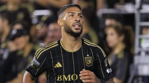 Denis Bouanga no llegará al América.