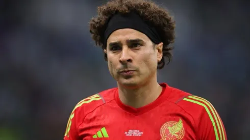 Guillermo Ochoa presume de su gran estado físico