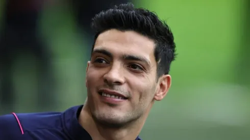 Raúl Jiménez jugará contra el Manchester City