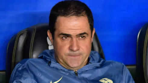 Carlos Hermosillo destruyó a André Jardine.