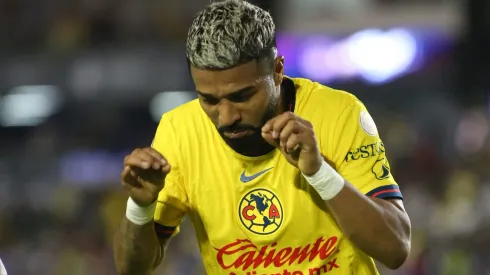 Rodrigo Aguirre relanza su carrera en América.