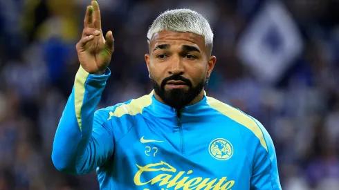 Rodrigo Aguirre reaparece tras ser hospitalizado en Uruguay