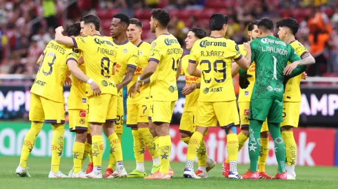 Los jugadores del América reunidos para enfrentar a las Chivas de Guadalajara.